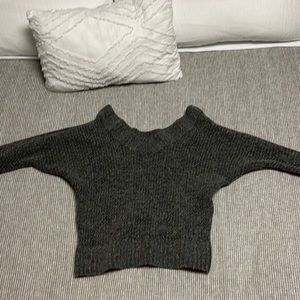 Express crop sweater in petite small. V neck.